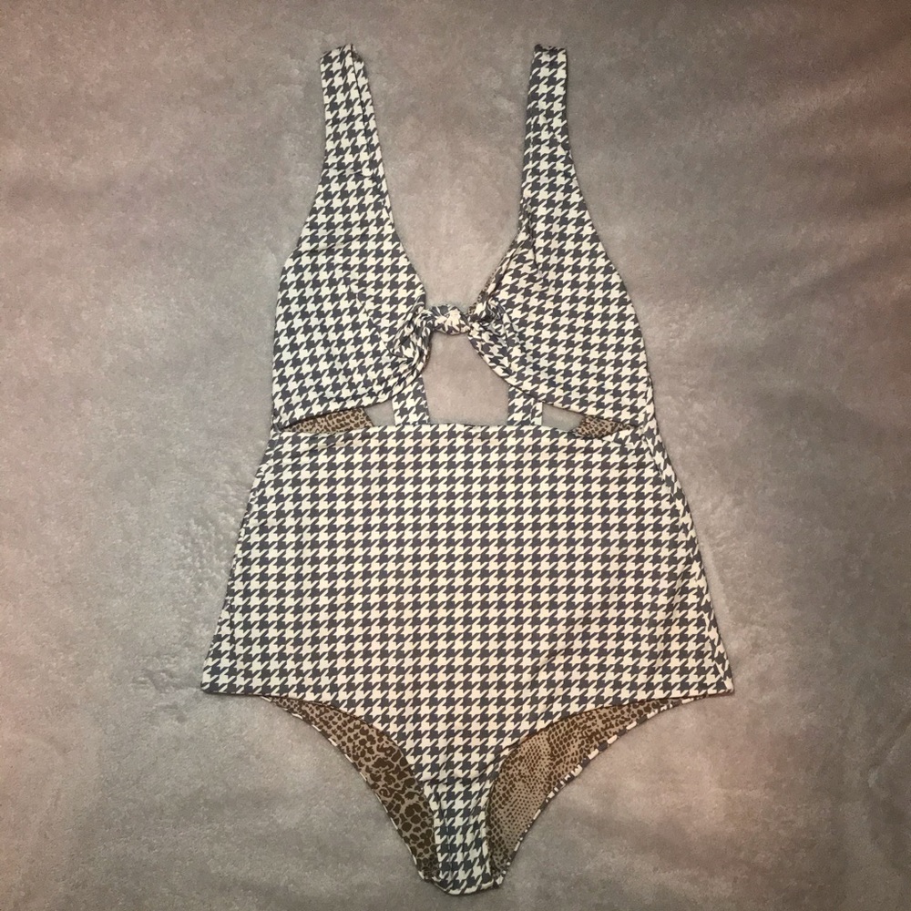 Acacia Houndstooth Indies LARGE